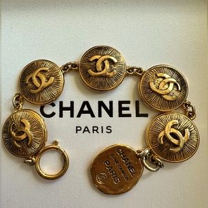 1980 Chanel gold coin bracelet- Excellent-vintage. CC Medallion Charm Metal